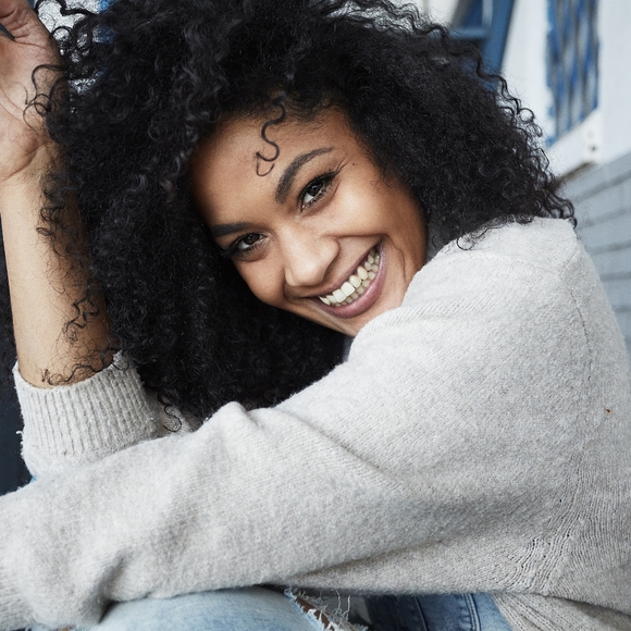 Meet your posher @myforeignthing - Picture 2 of 12